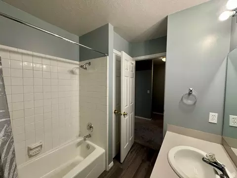 Bath - 1266 S 950 E, Ogden, UT 84404 photo 3 of 3