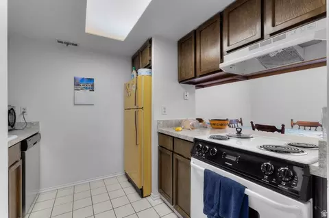 Kitchen - 5974 S Sultan Cir E, Murray, UT 84107 photo 1 of 2