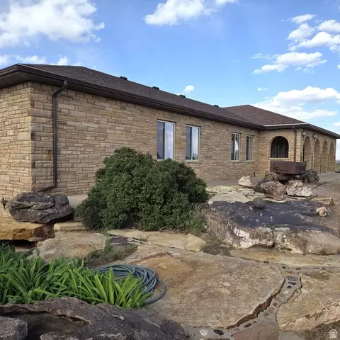 1025 S 200 E, Blanding, UT 84511