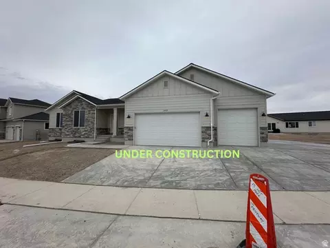 2406 E Morning Glory Way #428, Eagle Mountain, UT 84005