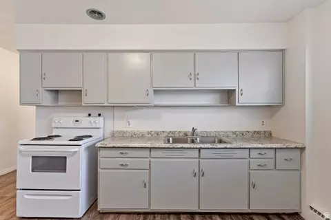 Kitchen - 338 E 200 S, Clearfield, UT 84015 photo 4 of 7