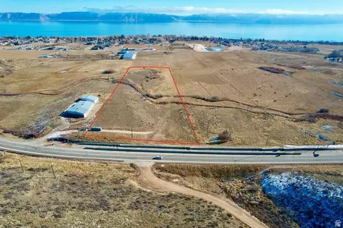 690 W Logan Rd, Garden City, UT 84028