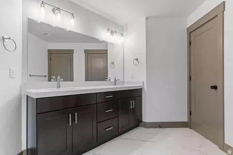 Bath - 2724 E Mount Jordan Rd, Sandy, UT 84092 photo 5 of 5