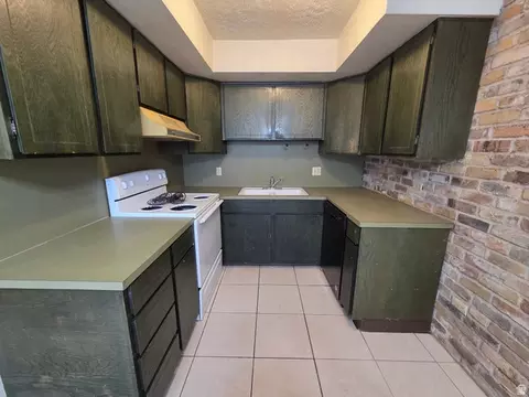 Kitchen - 1165 Edgewood Dr, Ogden, UT 84403 photo 3 of 6