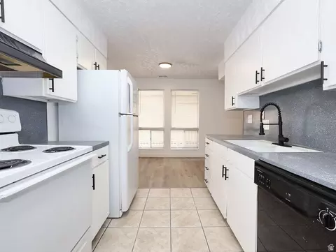 Kitchen - 1165 Edgewood Dr, Ogden, UT 84403 photo 1 of 6
