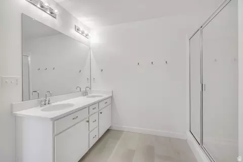 Bath - 1058 S Lilac Way, Mapleton, UT 84664 photo 1 of 3