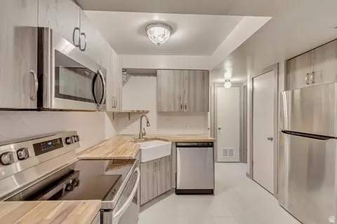 2220 E Murray Holladay Rd S #414, Holladay, UT 84117