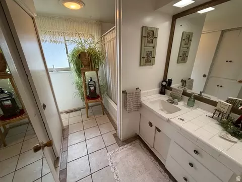 Bath - 2550 S Peach St E, Perry, UT 84302 photo 1 of 5