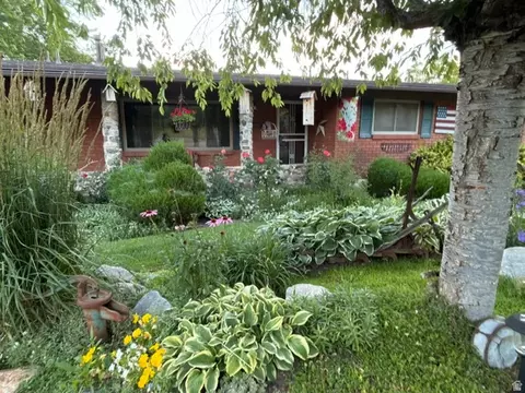 Exterior - 2550 S Peach St E, Perry, UT 84302 photo 4 of 10