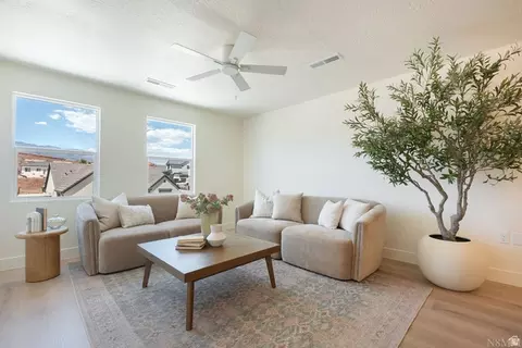 Living - 2914 E Chapman Cir, Washington, UT 84780 photo 3 of 4