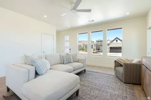 Living - 2914 E Chapman Cir, Washington, UT 84780 photo 2 of 4