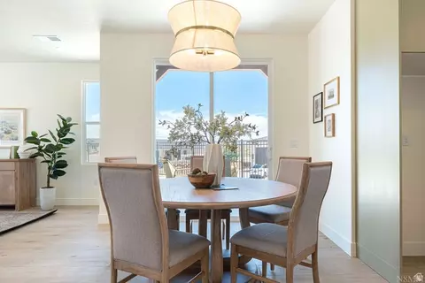 Dining - 2914 E Chapman Cir, Washington, UT 84780 photo 2 of 4