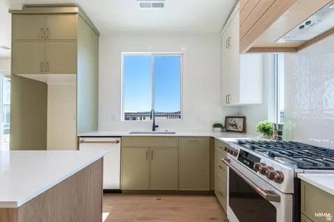 Kitchen - 2914 E Chapman Cir, Washington, UT 84780 photo 1 of 3