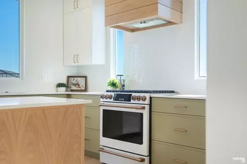 Kitchen - 2914 E Chapman Cir, Washington, UT 84780 photo 2 of 3
