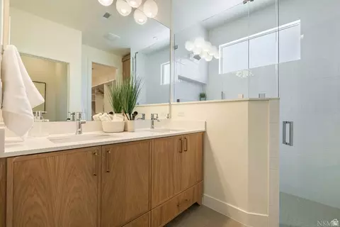 Bath - 2914 E Chapman Cir, Washington, UT 84780 photo 1 of 6