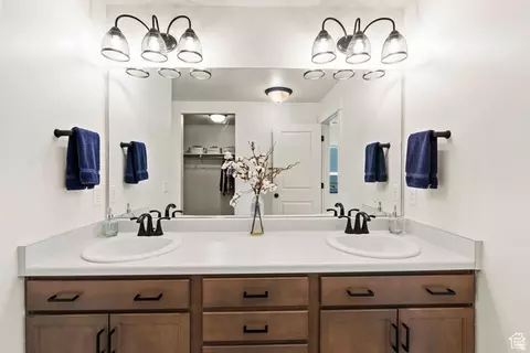 Bath - 683 E Verdant Dr, Eagle Mountain, UT 84005 photo 2 of 4