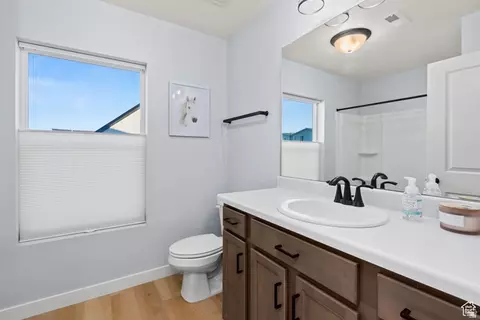 Bath - 683 E Verdant Dr, Eagle Mountain, UT 84005 photo 3 of 4