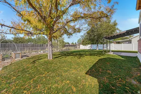 Exterior - 917 N Garden Dr, Orem, UT 84057 photo 2 of 4
