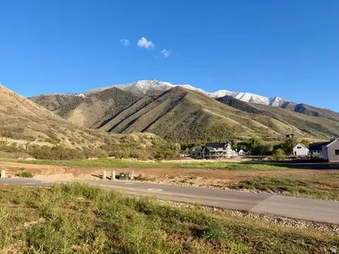 2057 E Maple Hills Ln, Mapleton, UT 84664