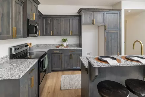 858 E 250 N, Hyrum, UT 84319