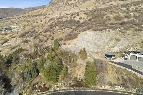 13 Sunset Dr #202, Farmington, UT 84025