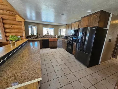 Kitchen - 11905 E 24560 N, Fairview, UT 84629 photo 2 of 4