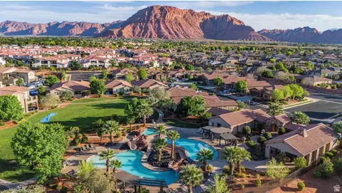 3800 N Paradise Village Dr #10, Santa Clara, UT 84765