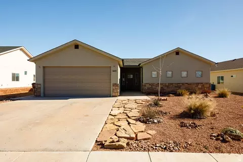1603 S Creekside Dr W, Kanab, UT 84741