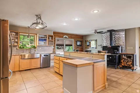 Kitchen - 986 E 2290 N, Monroe, UT 84754 photo 7 of 9