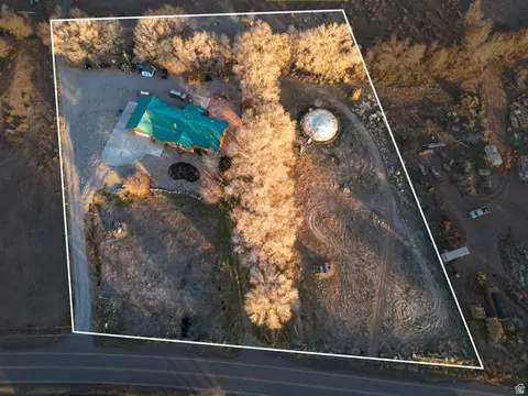 View/Area - 986 E 2290 N, Monroe, UT 84754 photo 2 of 2
