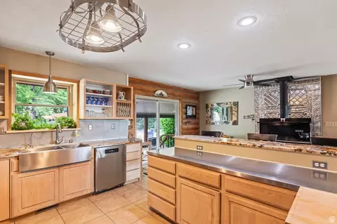 Kitchen - 986 E 2290 N, Monroe, UT 84754 photo 5 of 9