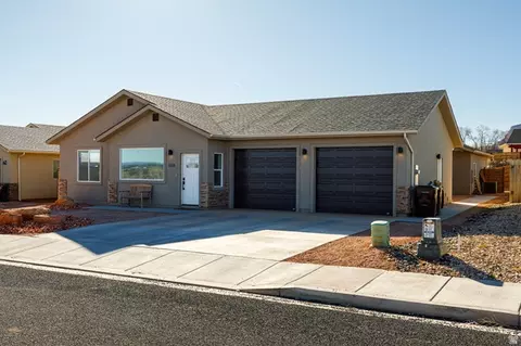 1558 S East Creekside Dr E, Kanab, UT 84741