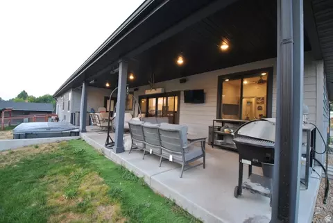 Exterior - 175 N 100 W, Providence, UT 84332 photo 3 of 4