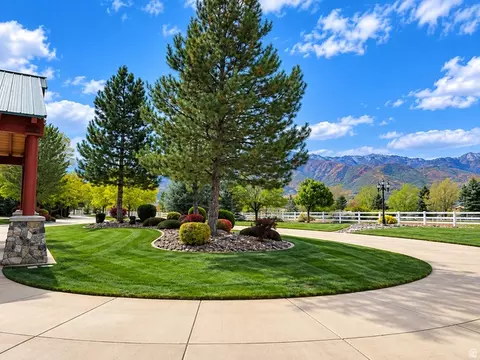 Exterior - 622 E Highway 144 E, New Harmony, UT 84757 photo 3 of 17
