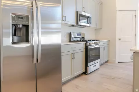 Kitchen - 3057 W Ekko View Loop, Cedar City, UT 84721 photo 1 of 2