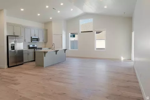 Living - 3057 W Ekko View Loop, Cedar City, UT 84721 photo 2 of 5