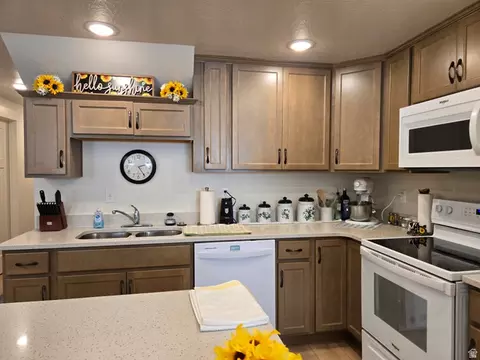 Kitchen - 1324 E 620 S, Payson, UT 84651 photo 4 of 4