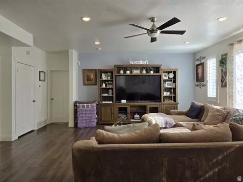 Living - 1324 E 620 S, Payson, UT 84651 photo 2 of 5