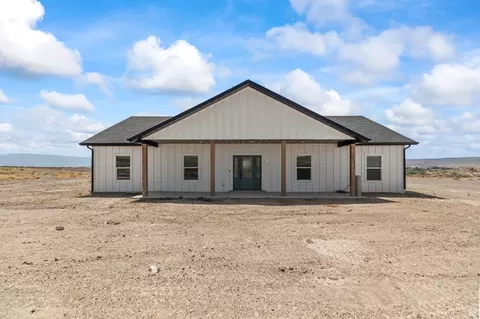 1218 E Highline Rd, Loa, UT 84747