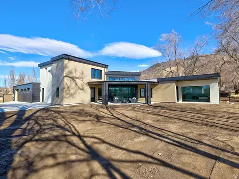 Exterior - 1306 E Victor Ln, Draper, UT 84020 photo 7 of 11
