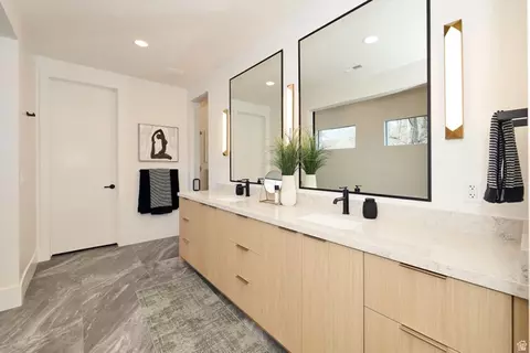 Bath - 1306 E Victor Ln, Draper, UT 84020 photo 3 of 9