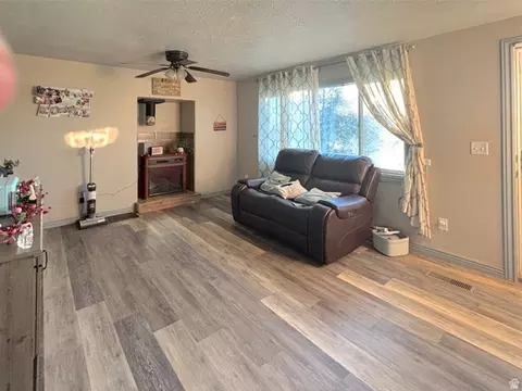 Living - 295 S 700 E, Mount Pleasant, UT 84647 photo 1 of 1