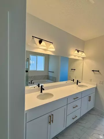 Bath - 2152 W Legend Way #489, Mapleton, UT 84664 photo 1 of 4