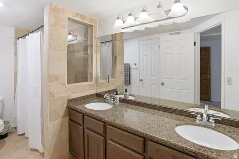 Bath - 2192 E High Mesa Dr, Sandy, UT 84092 photo 4 of 5