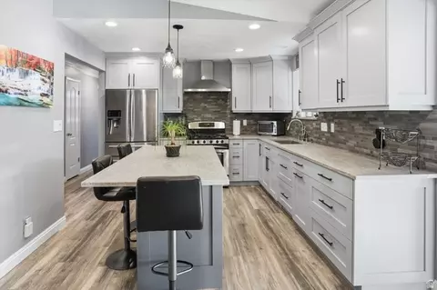 Kitchen - 2192 E High Mesa Dr, Sandy, UT 84092 photo 4 of 5