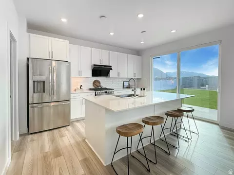 Kitchen - 3372 S Pinyon Park Ln, Mapleton, UT 84664 photo 2 of 8