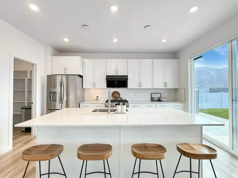 Kitchen - 3372 S Pinyon Park Ln, Mapleton, UT 84664 photo 1 of 8