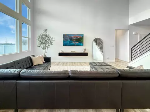 Living - 3372 S Pinyon Park Ln, Mapleton, UT 84664 photo 5 of 6