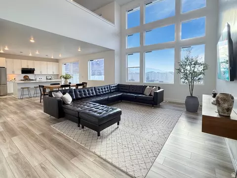 Living - 3372 S Pinyon Park Ln, Mapleton, UT 84664 photo 2 of 6