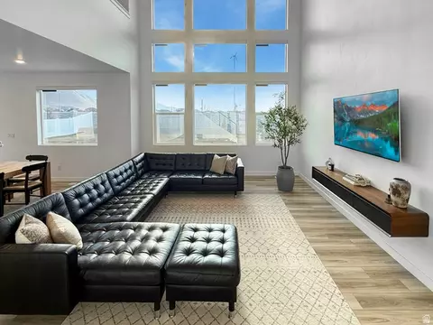 Living - 3372 S Pinyon Park Ln, Mapleton, UT 84664 photo 3 of 6